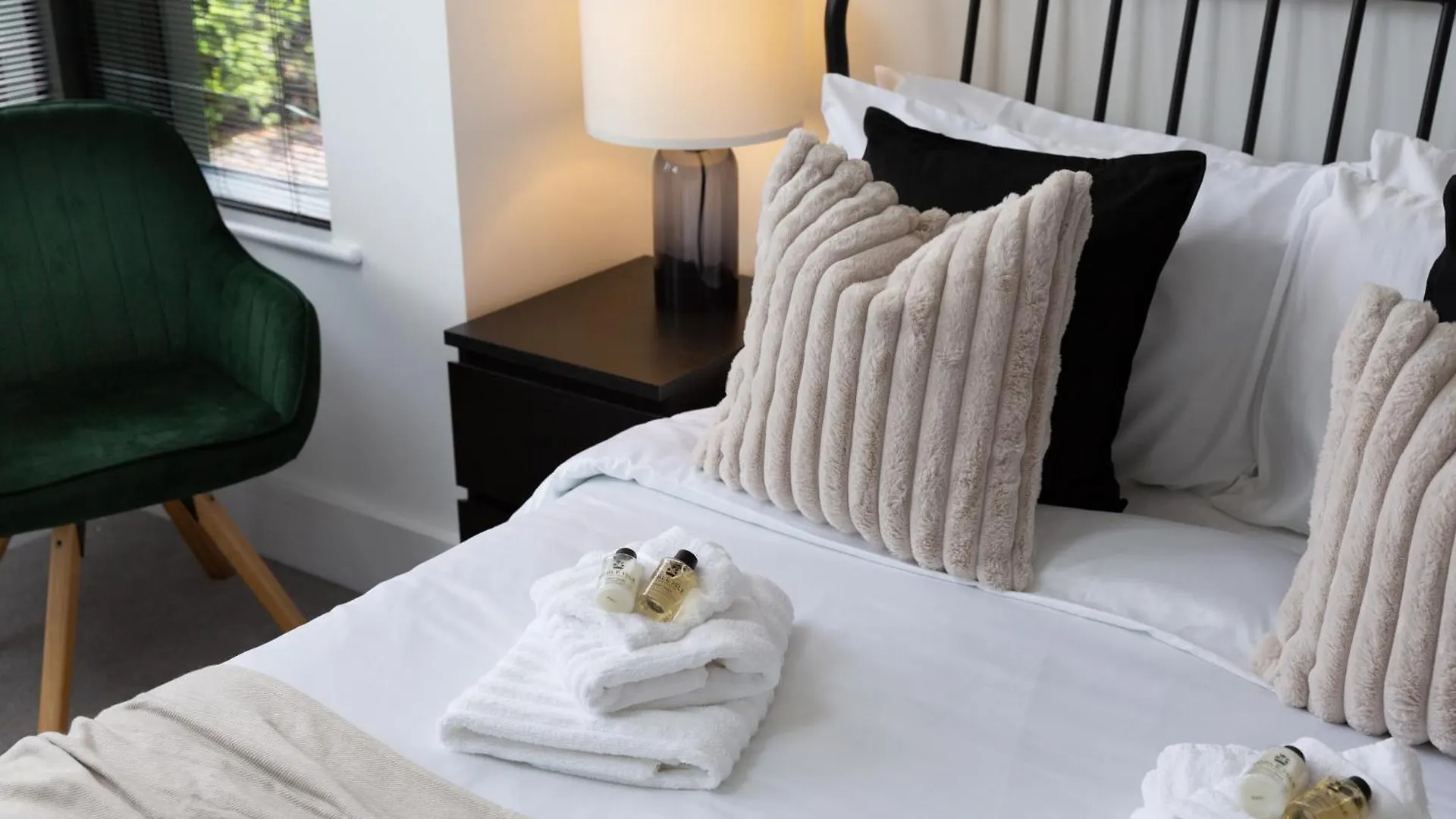 London Mews, Modern Apartment - Sleeps 4 York 0*,  United Kingdom