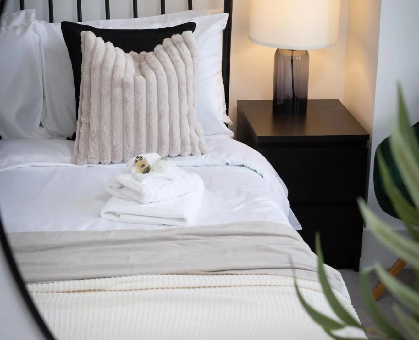 London Mews, Modern Apartment - Sleeps 4 York United Kingdom