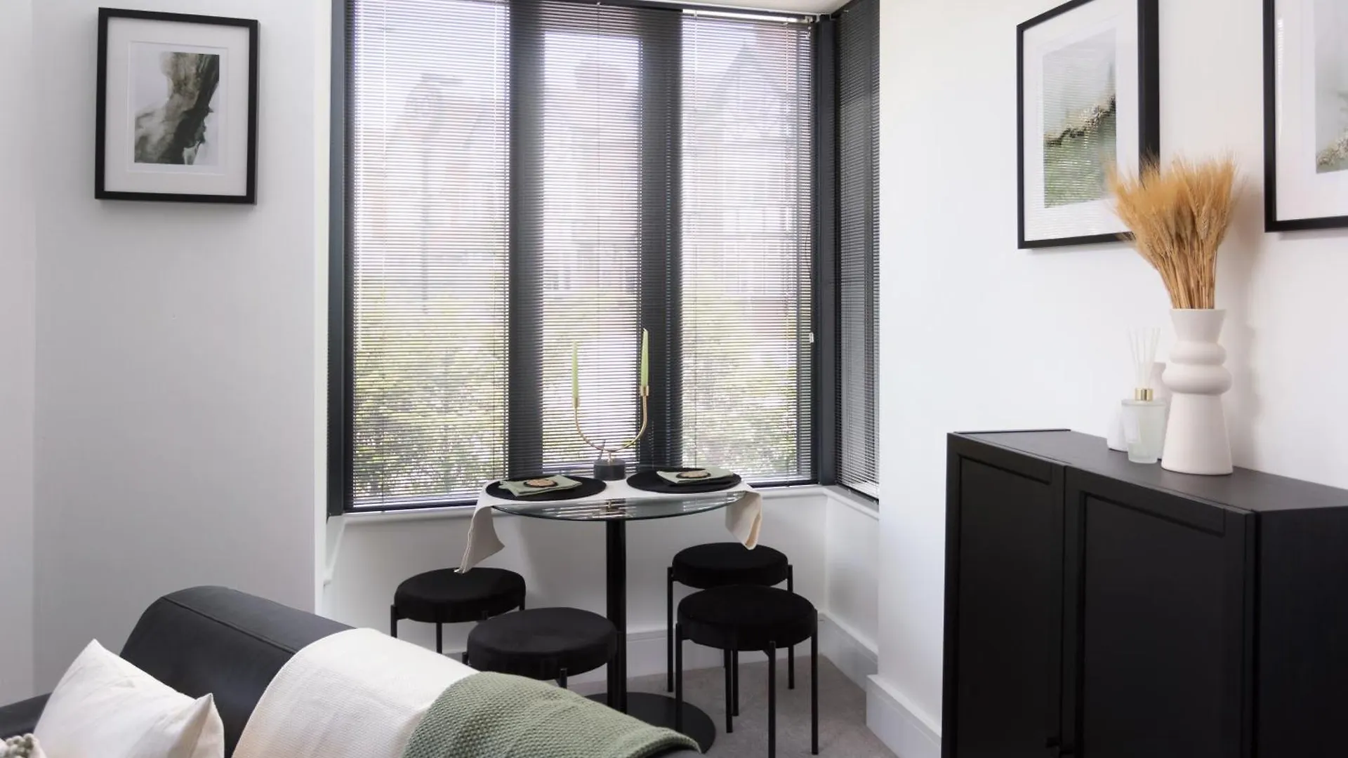 London Mews, Modern Apartment - Sleeps 4 York