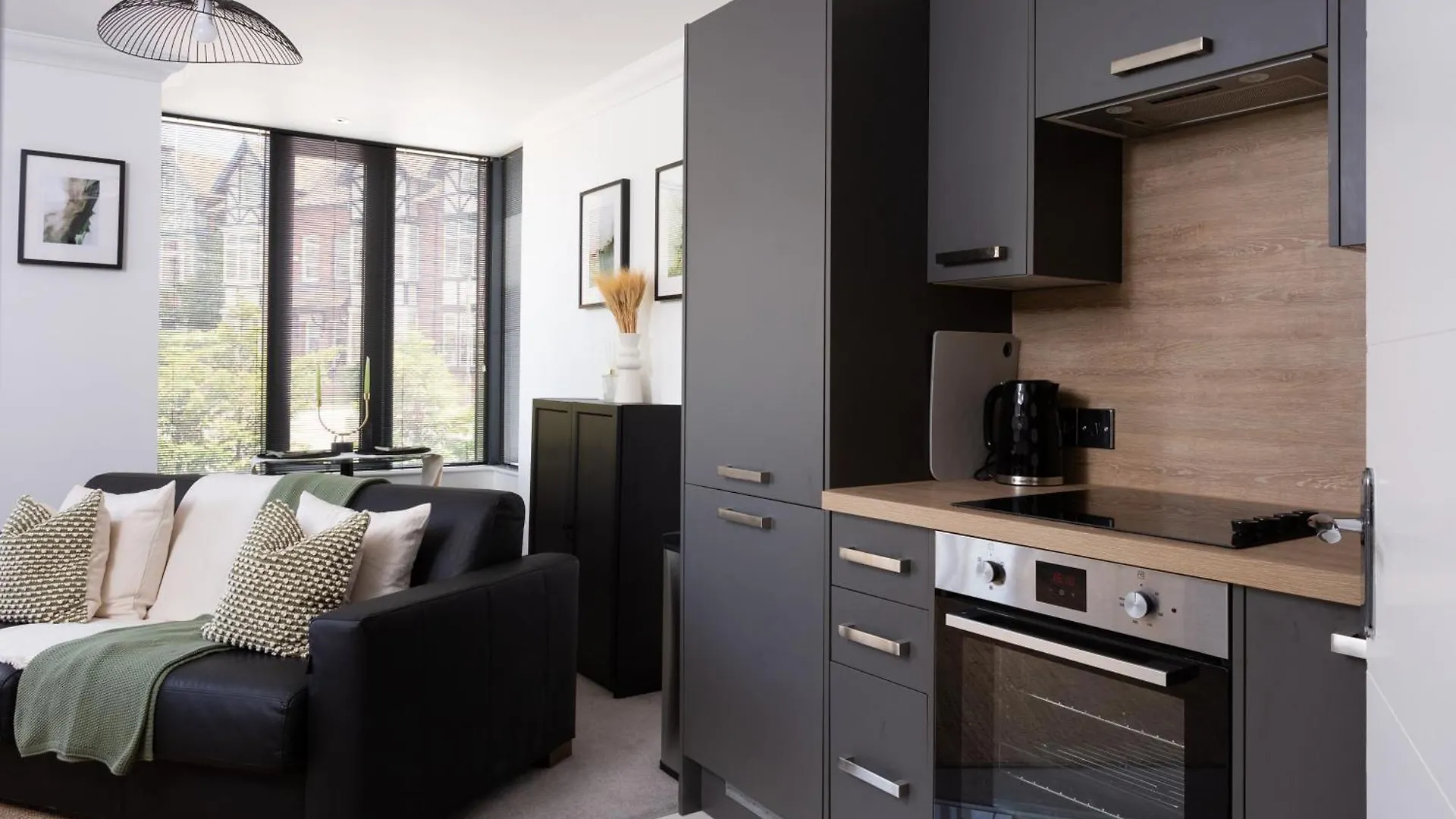 London Mews, Modern Apartment - Sleeps 4 York