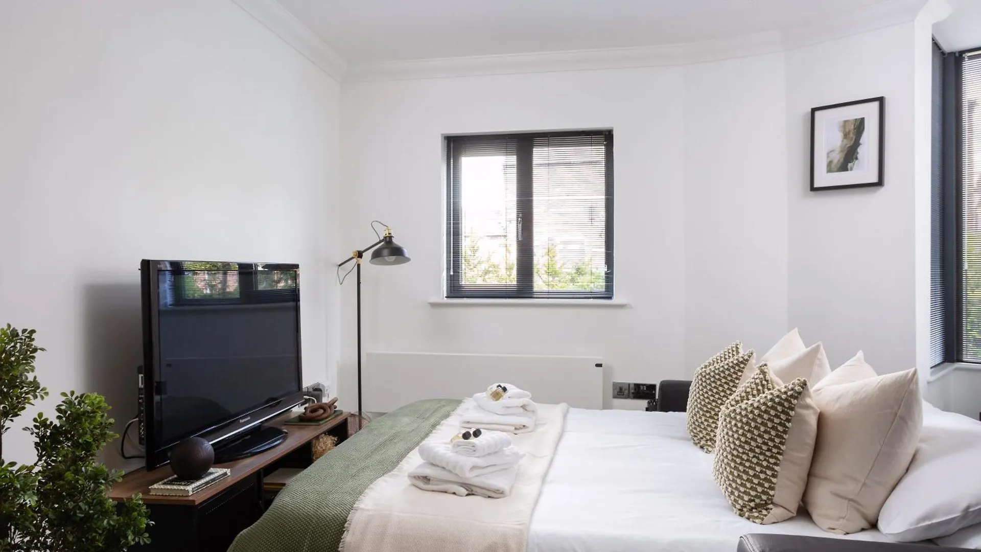 London Mews, Modern Apartment - Sleeps 4 York