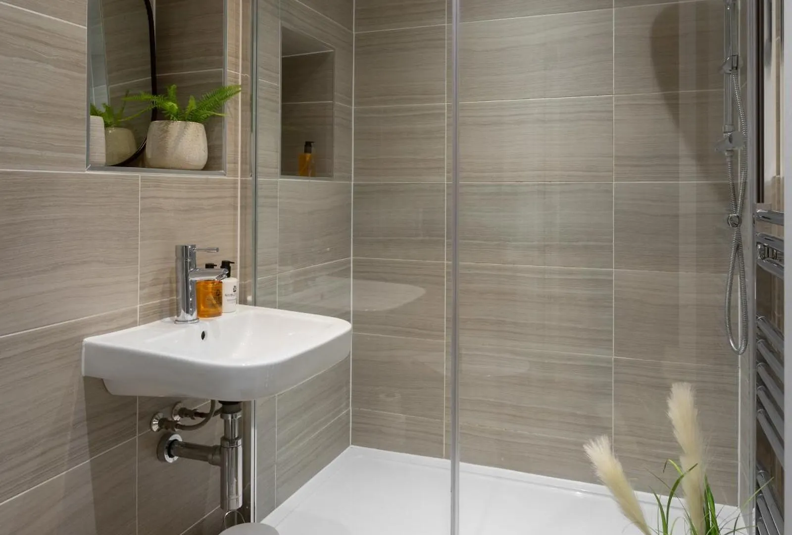 London Mews, Modern Apartment - Sleeps 4 York