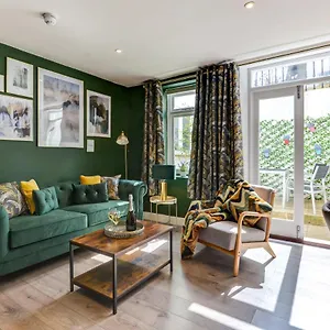 2 Bedroom Cosy Apartment, Powis Square - , Brighton United Kingdom