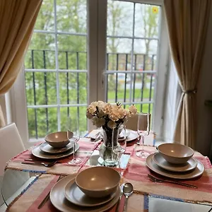 Gorgeous + Attentive Host + Free Parking York